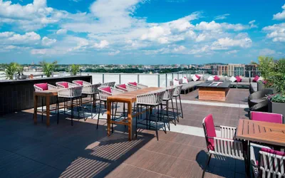 Photo 2 - Courtyard by Marriott Washington Downtown/Convention Center