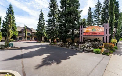 Photo 2 - Redwood Garden Inn
