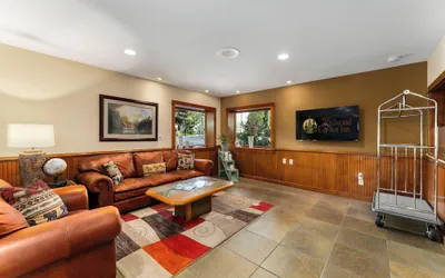 Photo 3 - Redwood Garden Inn