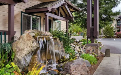 Redwood Garden Inn