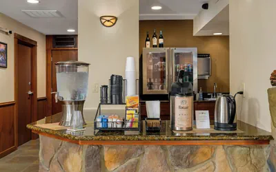 Photo 5 - Redwood Garden Inn
