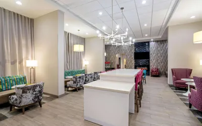 Photo 4 - La Quinta Inn & Suites by Wyndham Columbus MS