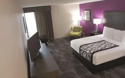 Photo 5 - La Quinta Inn & Suites by Wyndham Columbus MS