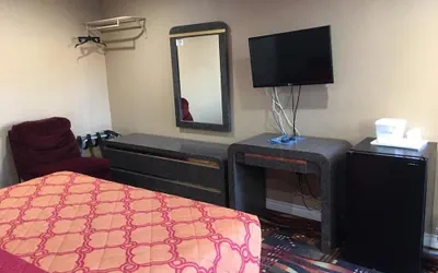 Photo 3 - Budget Inn