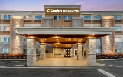 Photo 2 - Comfort Inn & Suites Tigard near Washington Square