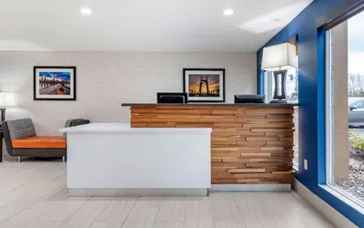 Photo 4 - Comfort Inn & Suites Tigard near Washington Square