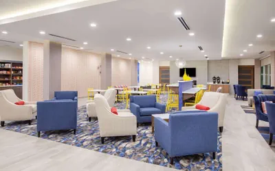 Photo 3 - La Quinta Inn & Suites by Wyndham Dallas Duncanville