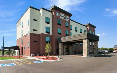 Photo 2 - Cobblestone Hotel & Suites - Appleton International Airport