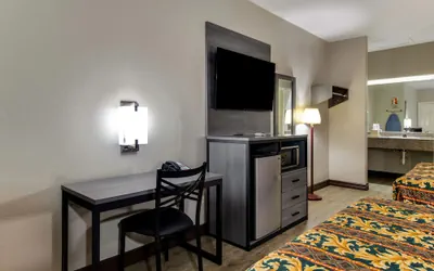 Photo 5 - Executive Inn & Suites