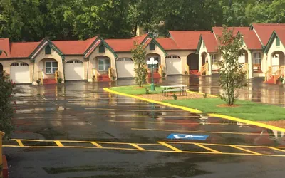 Photo 2 - Best Court