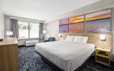 Photo 2 - Days Inn & Suites by Wyndham Norton Shores/Muskegon