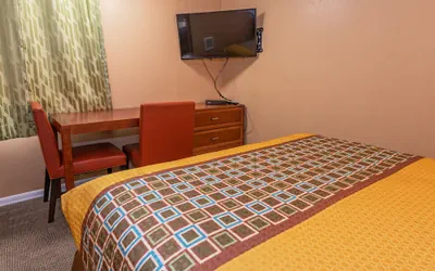 Photo 4 - Far West Motel