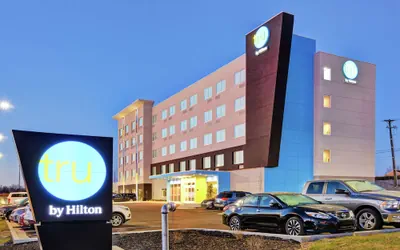 Photo 2 - Tru by Hilton Richmond