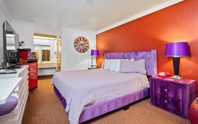 Photo 2 - Americana Inn