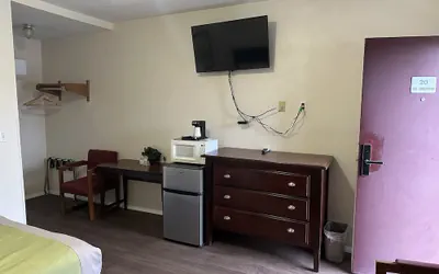 Photo 2 - Heritage Inn