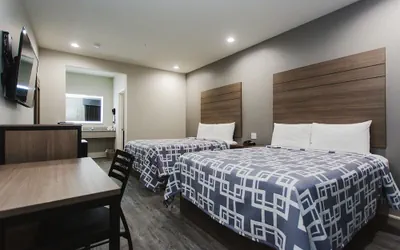 Photo 2 - Palace Inn Conroe
