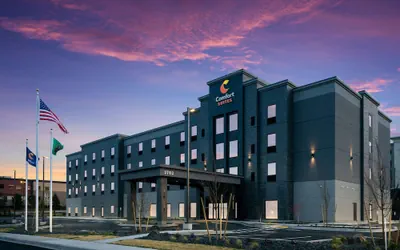 Photo 2 - Comfort Suites Kennewick at Southridge