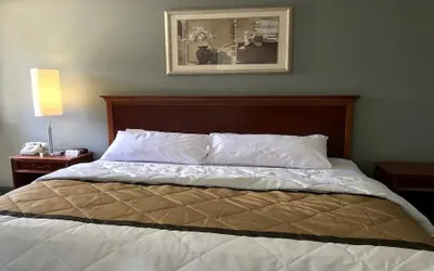 Photo 4 - Jefferson Inn and Suites