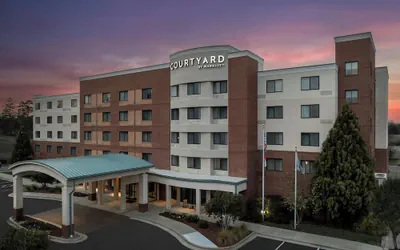 Photo 2 - Courtyard by Marriott Greensboro Airport