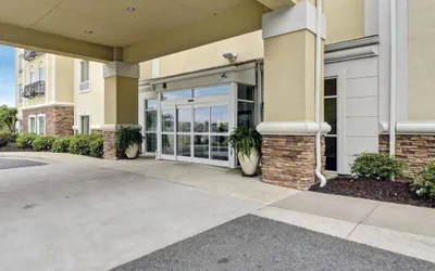 Photo 2 - Comfort Suites near Hot Springs Park