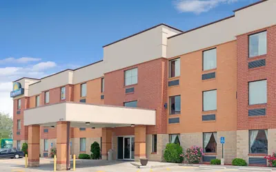 Photo 2 - Days Inn by Wyndham Downtown St. Louis