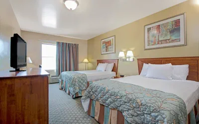 Photo 4 - Days Inn by Wyndham Downtown St. Louis