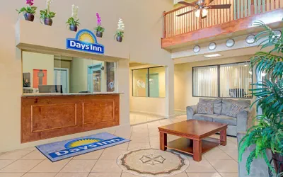 Photo 3 - Days Inn by Wyndham Downtown St. Louis