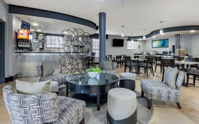 Photo 3 - Best Western Plus Bradenton Gateway Hotel