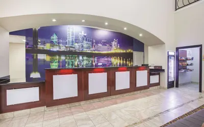 Photo 3 - La Quinta Inn & Suites by Wyndham Garland Harbor Point
