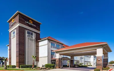 Photo 2 - La Quinta Inn & Suites by Wyndham Garland Harbor Point
