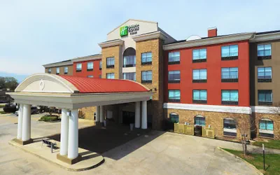 Photo 2 - Holiday Inn Express Hotel & Suites, a Baton Rouge-Port Allen by IHG