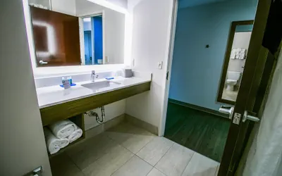 Photo 3 - Holiday Inn Express Hotel & Suites, a Baton Rouge-Port Allen by IHG