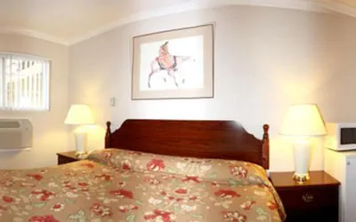 Photo 4 - Sunset Inn and Suites
