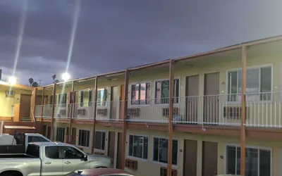 Photo 4 - Best Motel