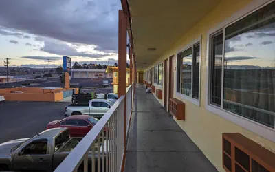 Photo 3 - Best Motel