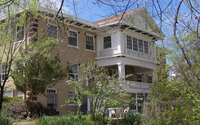 Photo 2 - Riverside Hot Springs Inn & Spa - Adults Only