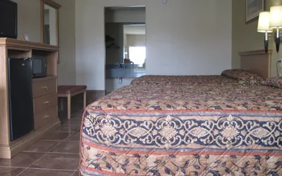 Photo 4 - Texas Inn Weslaco