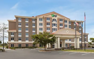 Photo 2 - Holiday Inn Express Hotel & Suites Fort Myers East - The Forum by IHG