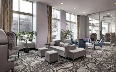 Photo 3 - DoubleTree Suites by Hilton Hotel Detroit Downtown - Fort Shelby