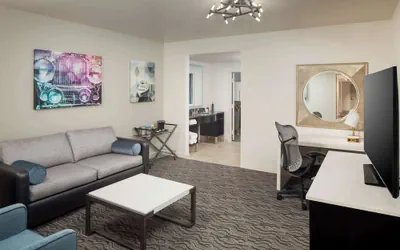 Photo 2 - DoubleTree Suites by Hilton Hotel Detroit Downtown - Fort Shelby