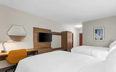 Photo 4 - Holiday Inn Express and Suites Savannah - Midtown by IHG