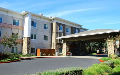Holiday Inn Express & Suites Napa American Canyon by IHG