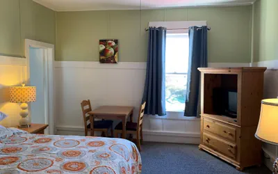 Photo 4 - Woodbridge Inn & Tavern
