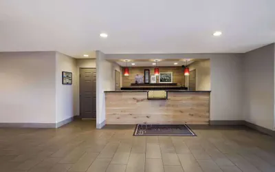Photo 3 - Country Inn & Suites by Radisson, Marion, IL