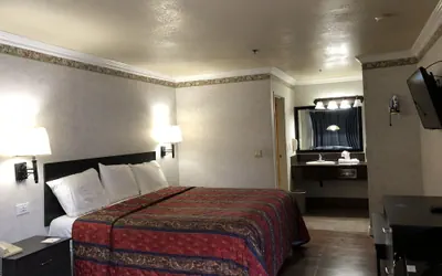 Travelers Inn