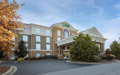 Photo 2 - Holiday Inn Express Hotel & Suites Greensboro Airport Area by IHG