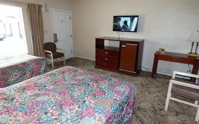 Photo 4 - Sands Motel