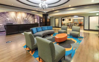 Photo 3 - La Quinta Inn & Suites by Wyndham Fort Worth - Lake Worth