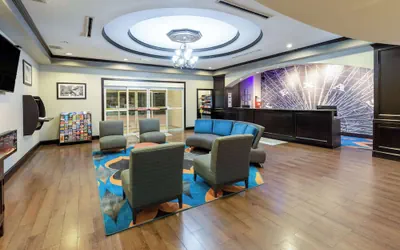 Photo 4 - La Quinta Inn & Suites by Wyndham Fort Worth - Lake Worth
