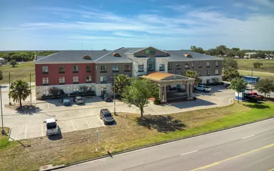 Holiday Inn Express Suites Beeville by IHG